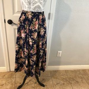 Elegant long navy floral skirt. Medium